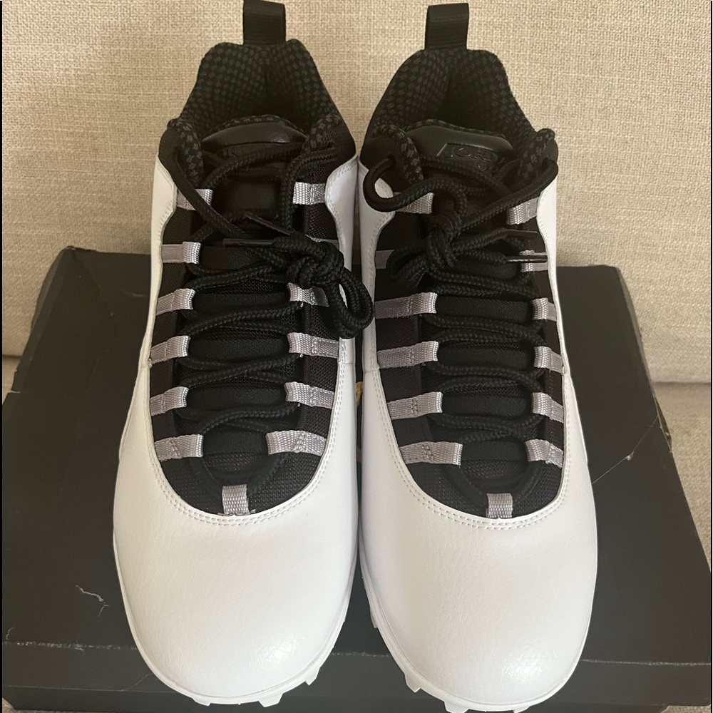 Nib Jordan 10 TD low football cleats